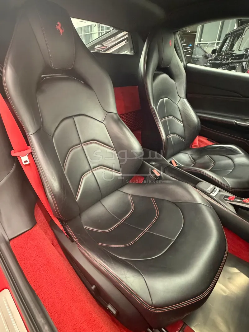 2016 فيراري 488 جي تي بي