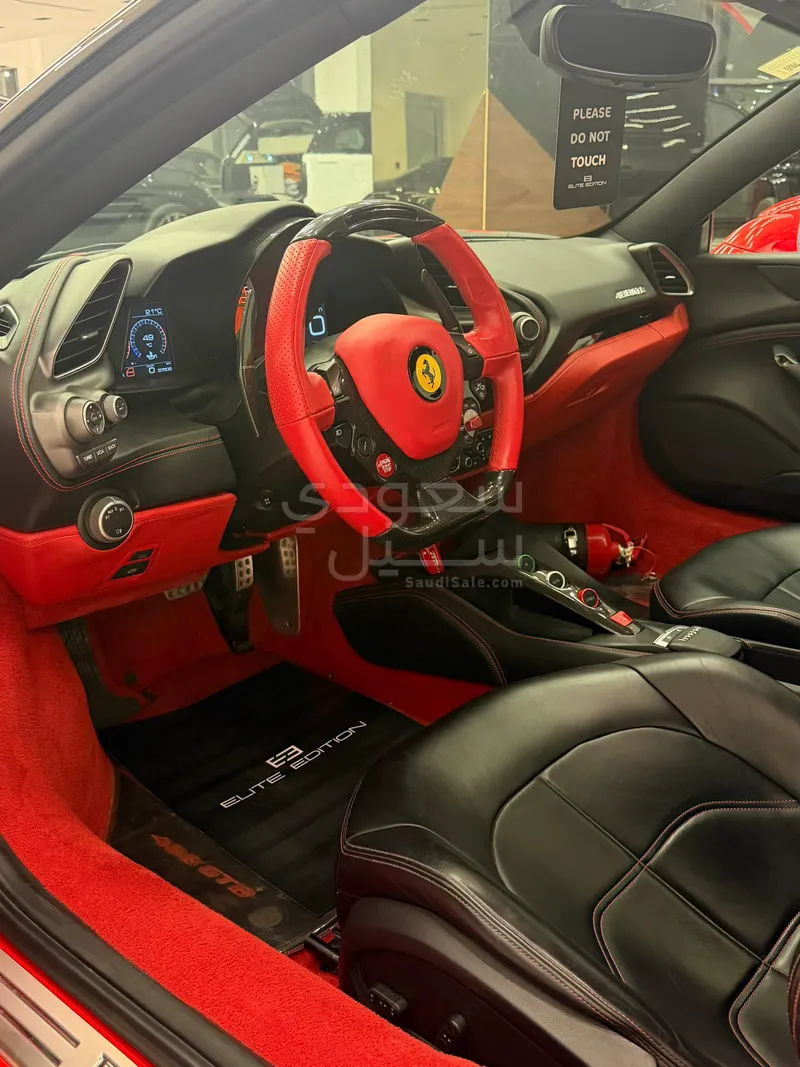 2016 فيراري 488 جي تي بي