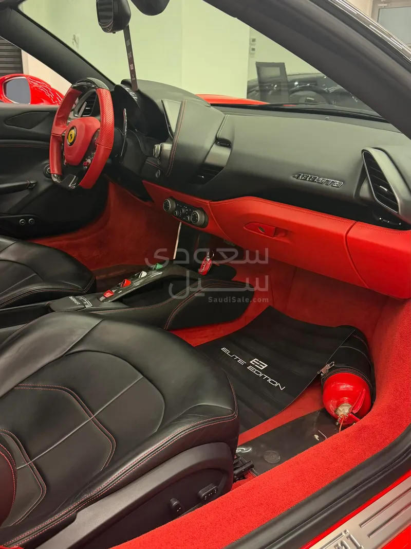 2016 فيراري 488 جي تي بي