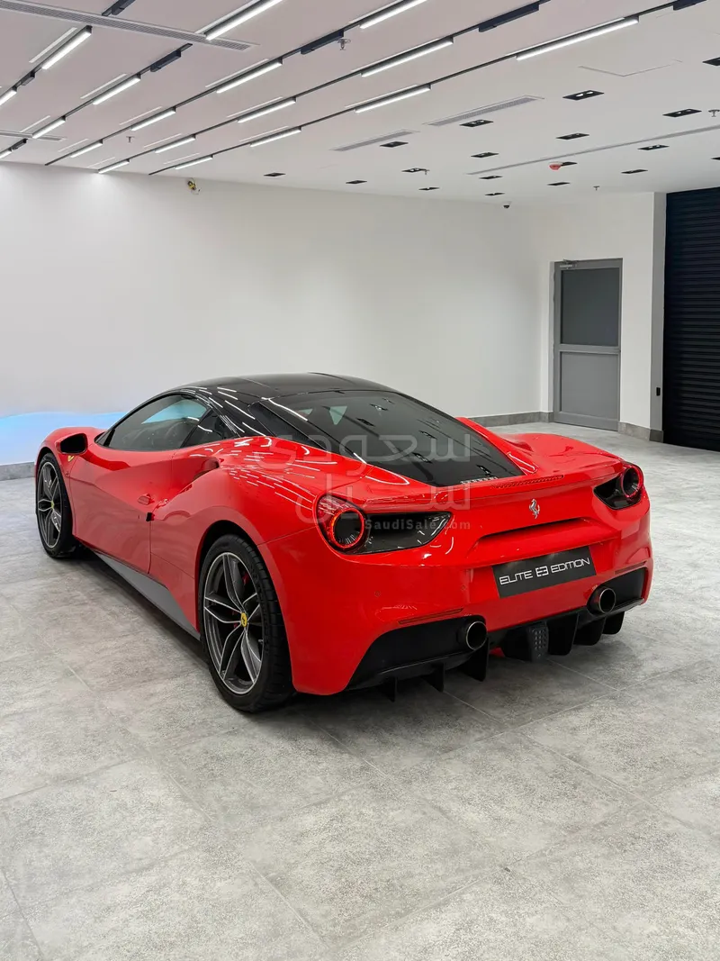 2016 فيراري 488 جي تي بي