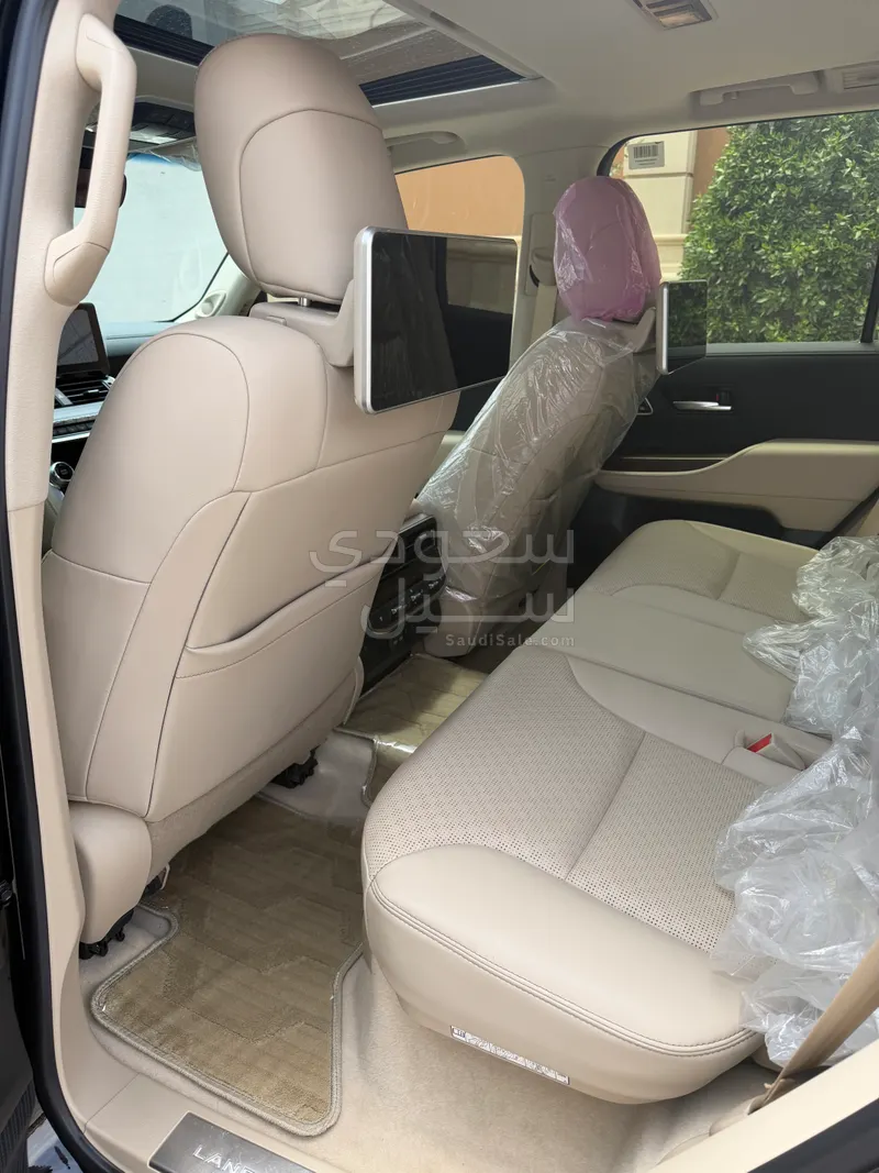 2025 تويوتا لاند كروزر في اكس ار