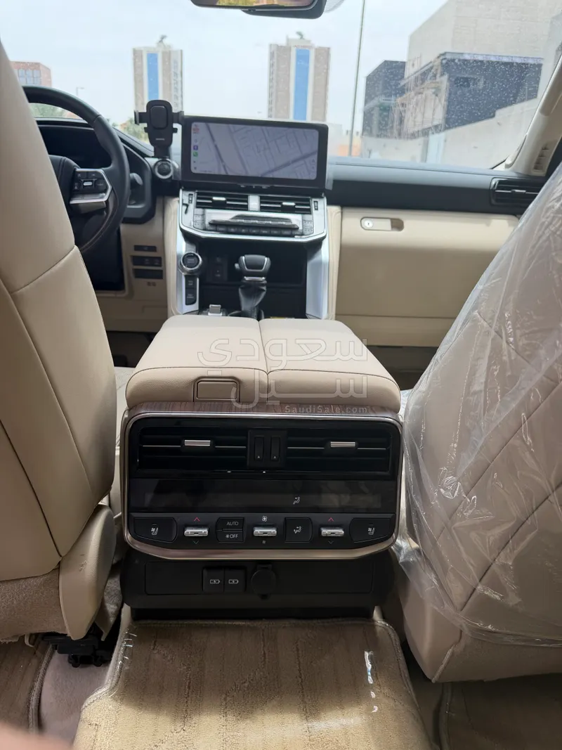 2025 تويوتا لاند كروزر في اكس ار