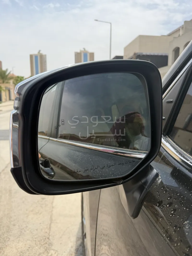 2025 تويوتا لاند كروزر في اكس ار