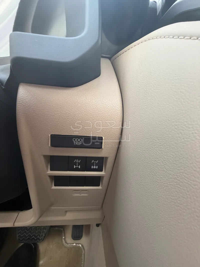 2025 تويوتا لاند كروزر في اكس ار