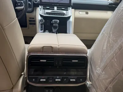 2025 تويوتا لاند كروزر في اكس ار