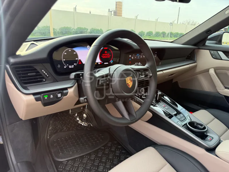 2025 بورش 911 كاريرا