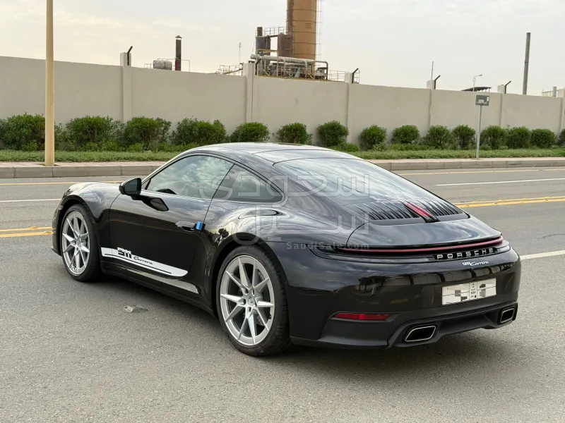 2025 بورش 911 كاريرا