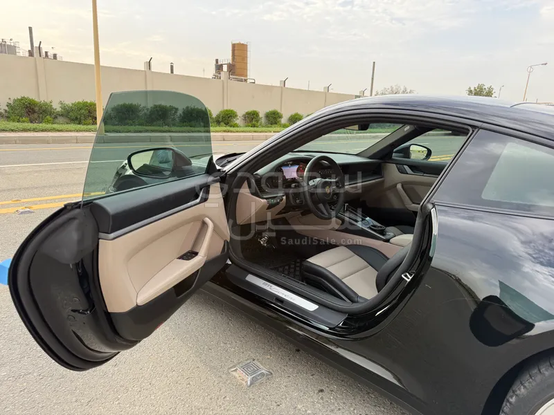2025 بورش 911 كاريرا