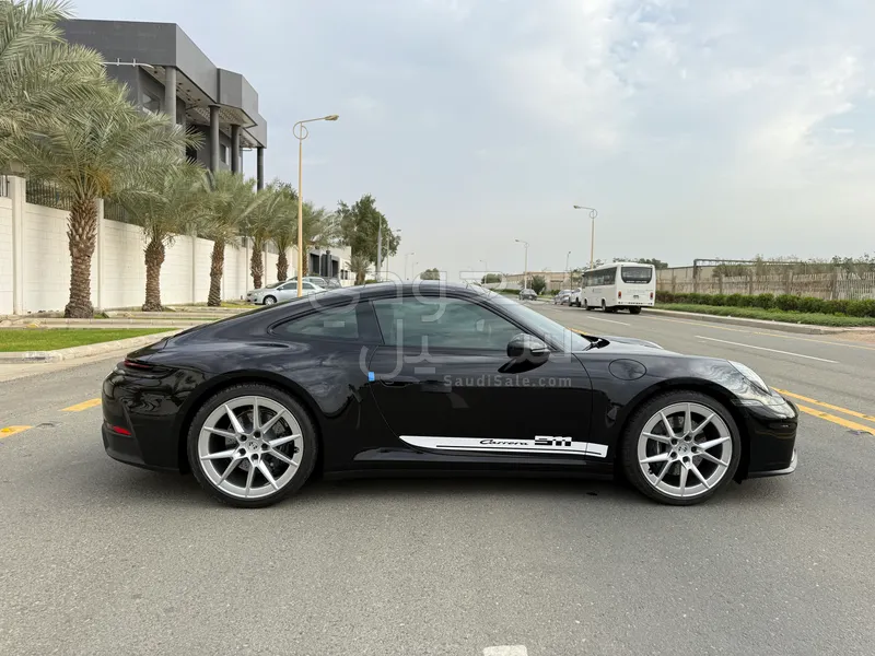 2025 بورش 911 كاريرا