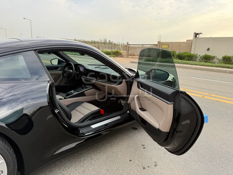 2025 بورش 911 كاريرا
