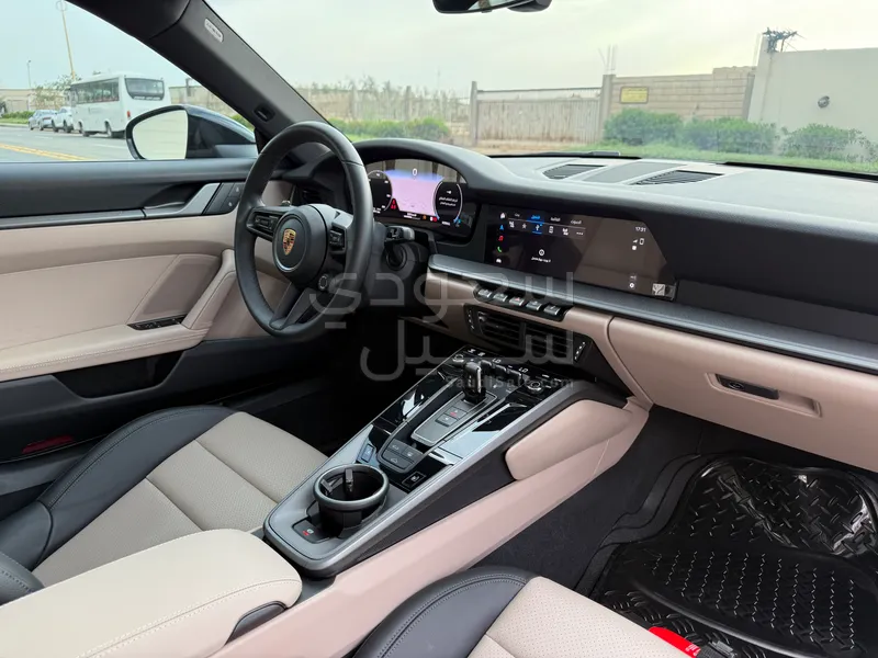 2025 بورش 911 كاريرا