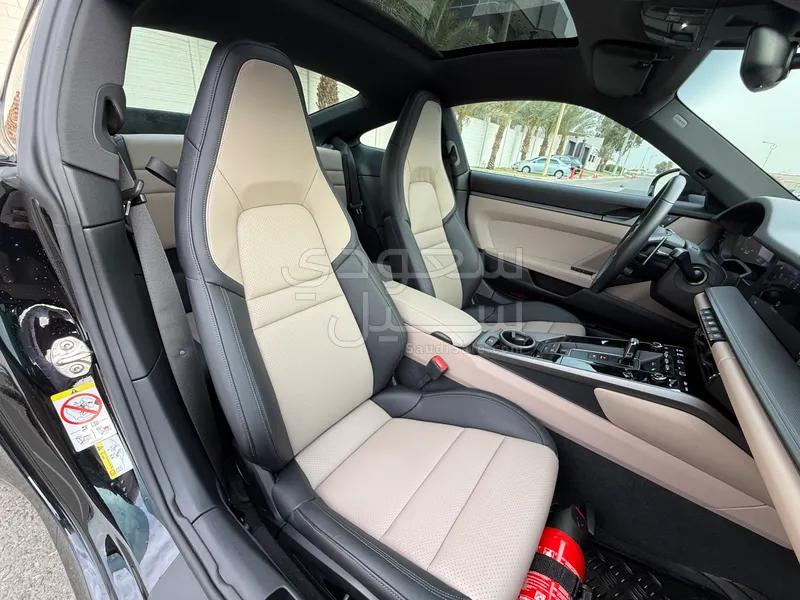 2025 بورش 911 كاريرا