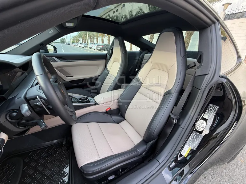 2025 بورش 911 كاريرا