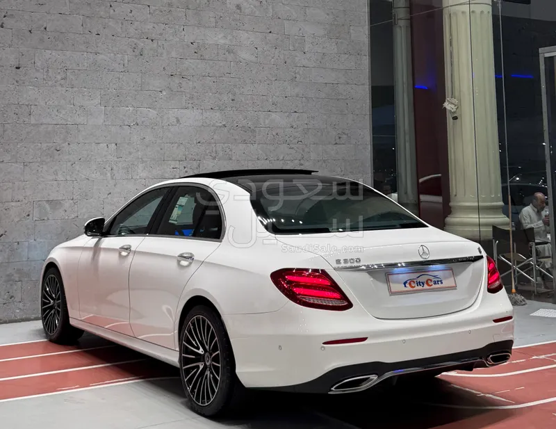 2020 مرسيدس - بنز إي 300