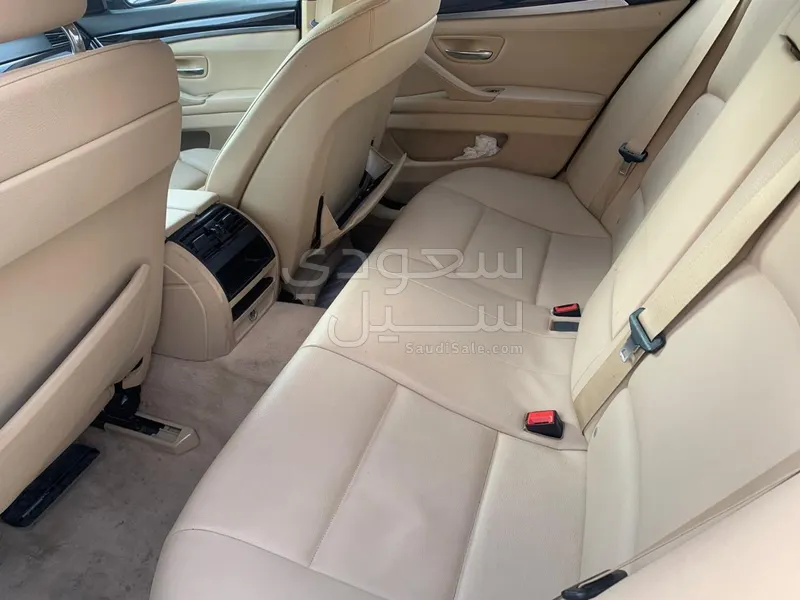 2012 بي ام دبليو الفئة الخامسة 520 أي