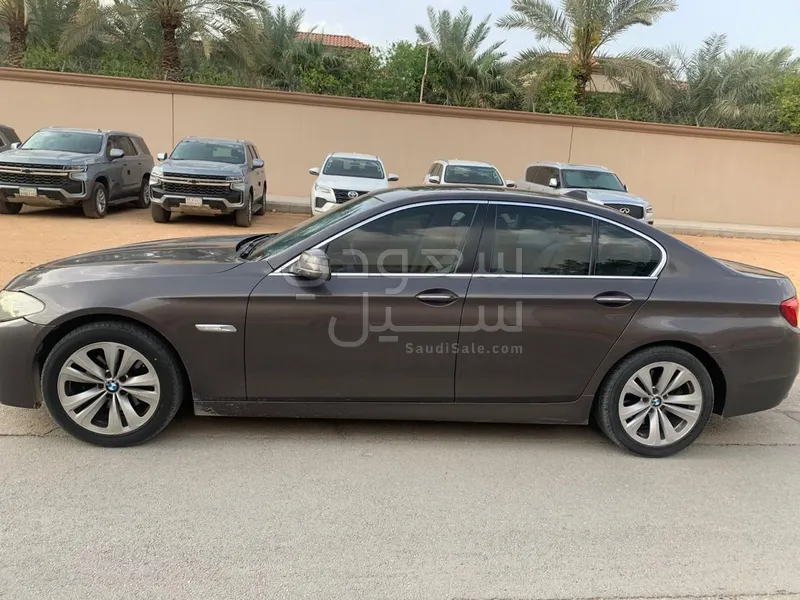 2012 بي ام دبليو الفئة الخامسة 520 أي