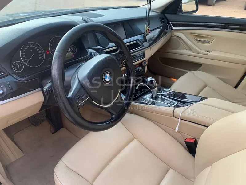 2012 بي ام دبليو الفئة الخامسة 520 أي