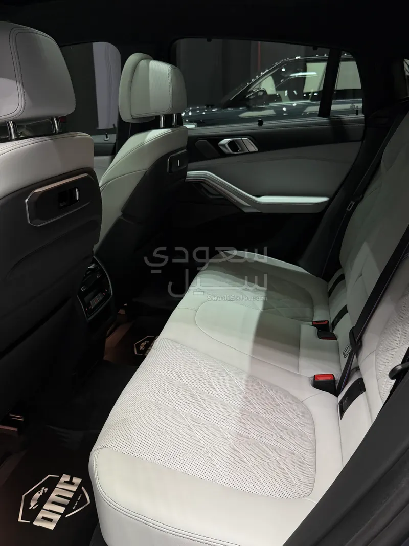 2025 بي ام دبليو الفئة اكس 6