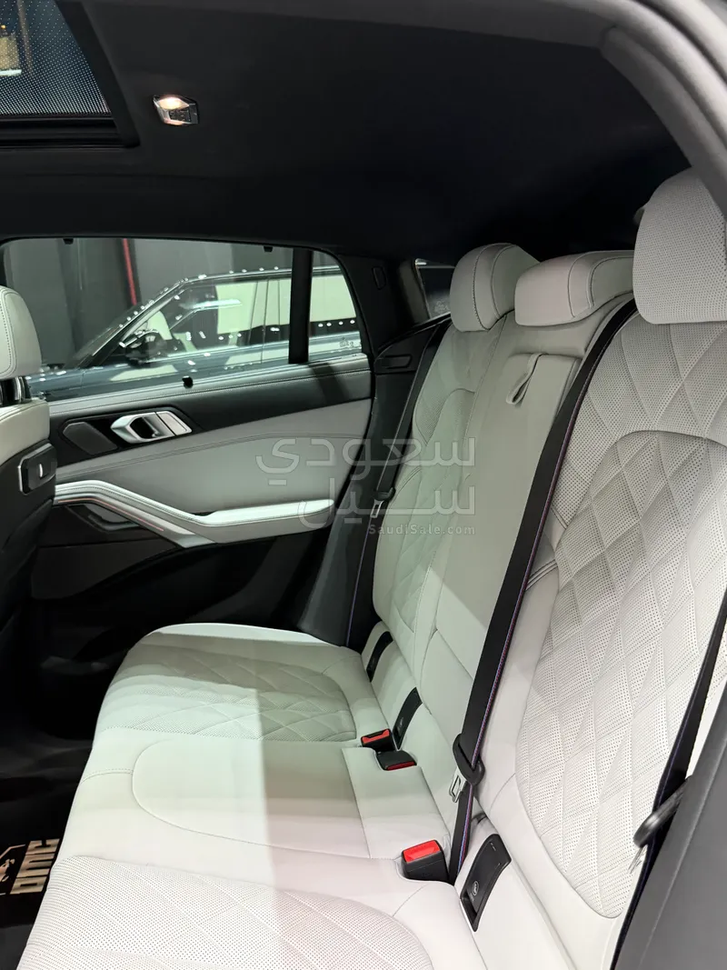 2025 بي ام دبليو الفئة اكس 6