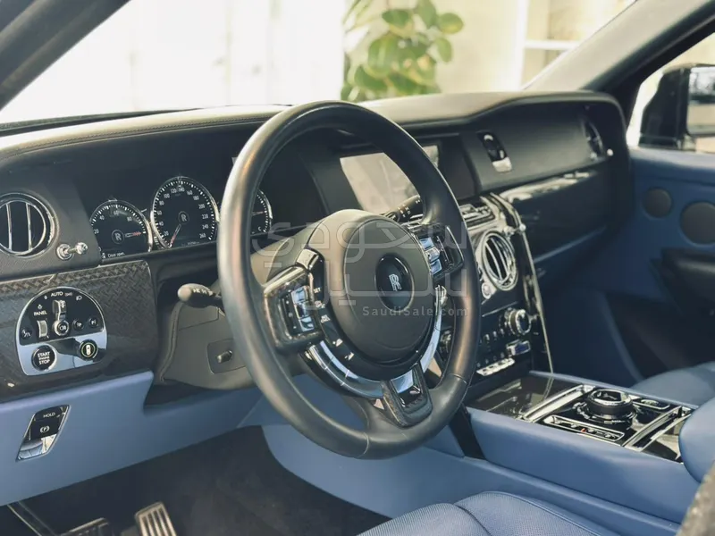 2023 رولز رويس كولينان بلاك بادج