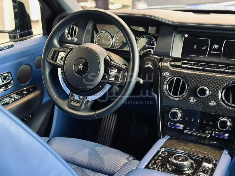 2023 رولز رويس كولينان بلاك بادج
