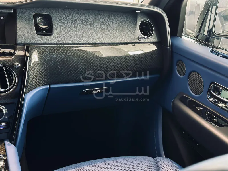 2023 رولز رويس كولينان بلاك بادج