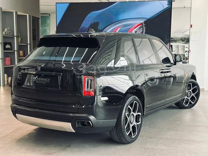 2023 رولز رويس كولينان بلاك بادج