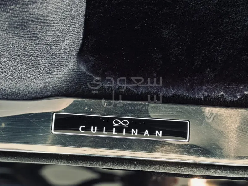 2023 رولز رويس كولينان بلاك بادج