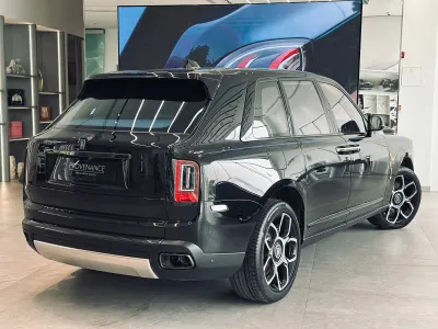 2023 رولز رويس كولينان بلاك بادج