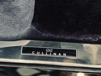 2023 رولز رويس كولينان بلاك بادج