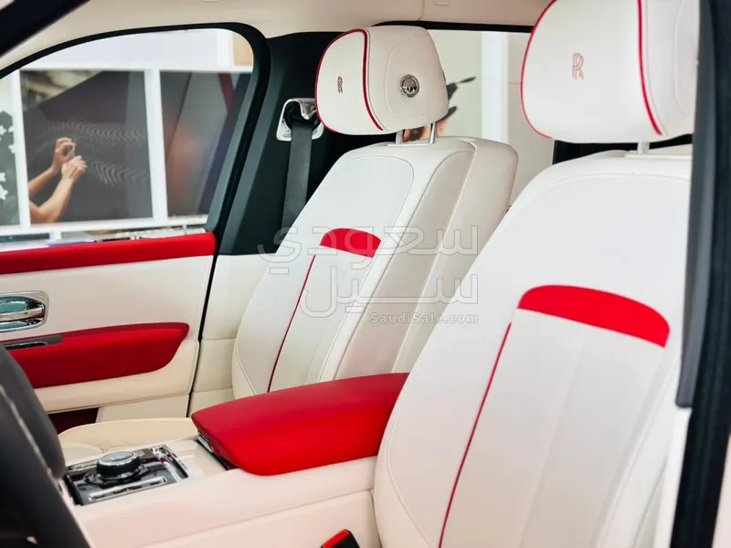 2025 رولز رويس كولينان سلفر بادج