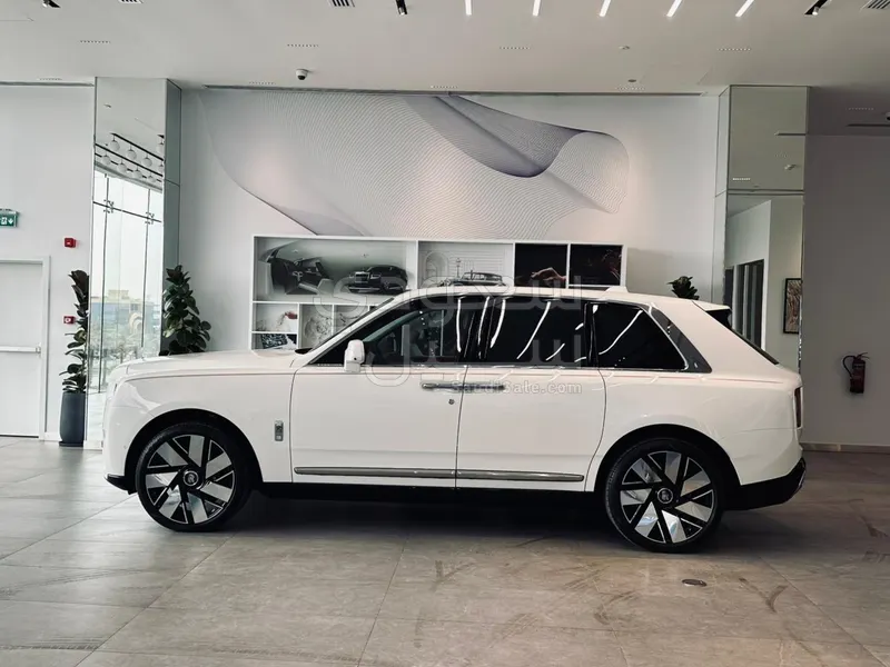 2025 رولز رويس كولينان سلفر بادج