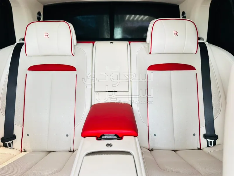 2025 رولز رويس كولينان سلفر بادج