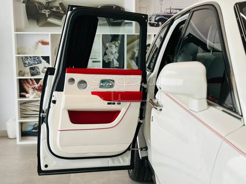 2025 رولز رويس كولينان سلفر بادج