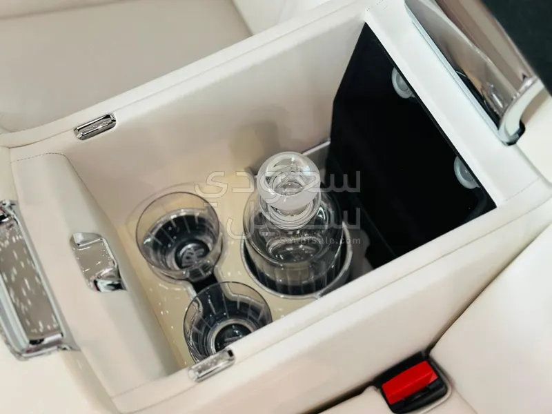 2025 رولز رويس كولينان سلفر بادج