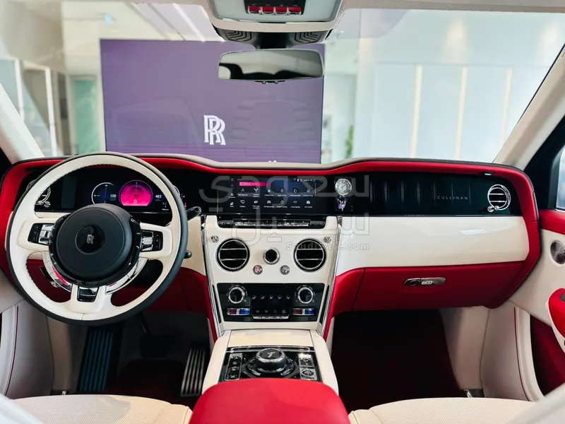 2025 رولز رويس كولينان سلفر بادج