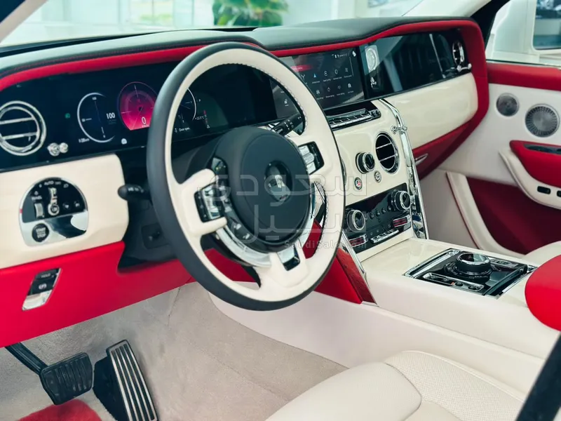 2025 رولز رويس كولينان سلفر بادج