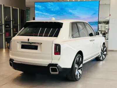 2025 رولز رويس كولينان سلفر بادج