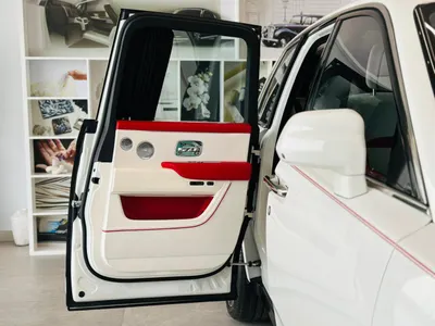 2025 رولز رويس كولينان سلفر بادج