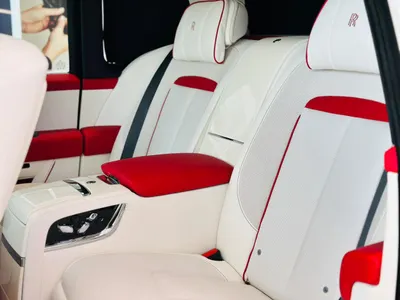 2025 رولز رويس كولينان سلفر بادج