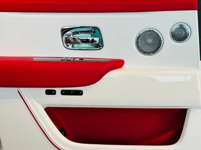 2025 رولز رويس كولينان سلفر بادج