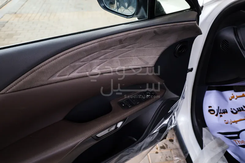 2026 لكزس أر إكس 350