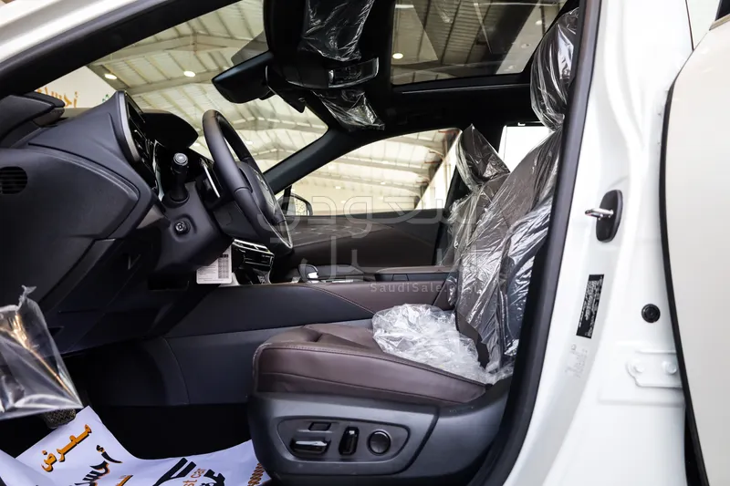 2026 لكزس أر إكس 350