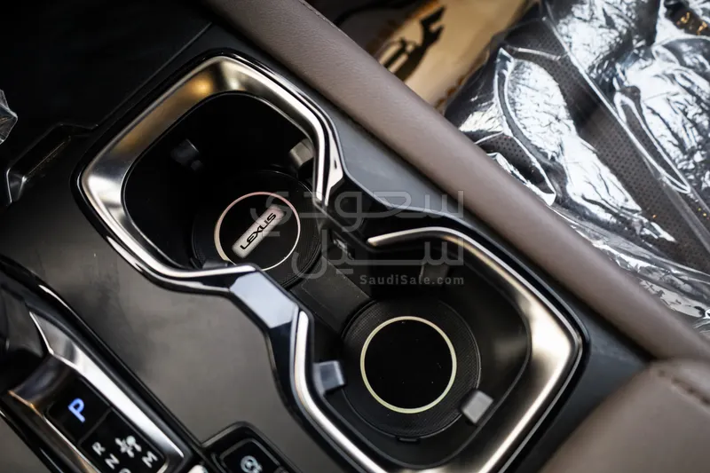 2026 لكزس أر إكس 350