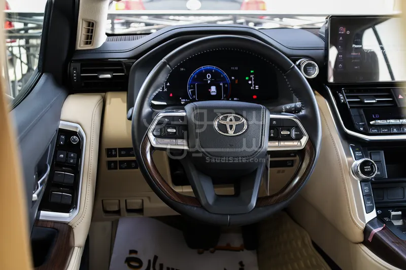 2025 تويوتا لاند كروزر جي اكس ار4