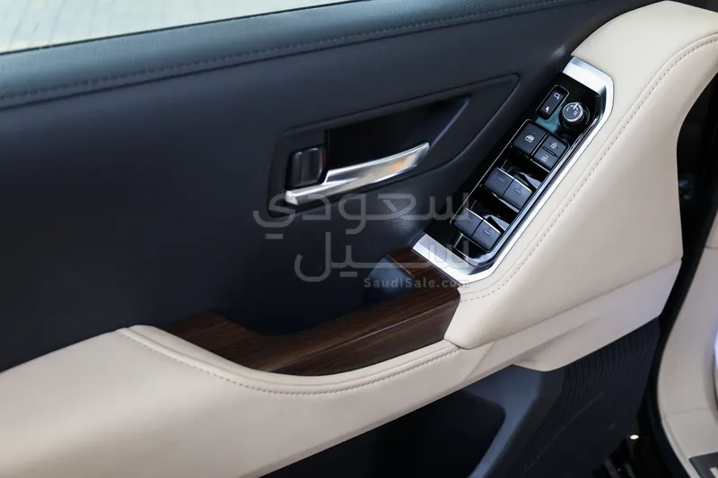 2025 تويوتا لاند كروزر جي اكس ار4