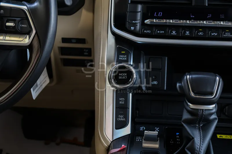 2025 تويوتا لاند كروزر جي اكس ار4