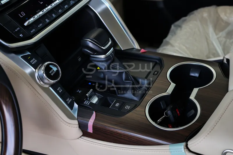 2025 تويوتا لاند كروزر جي اكس ار4