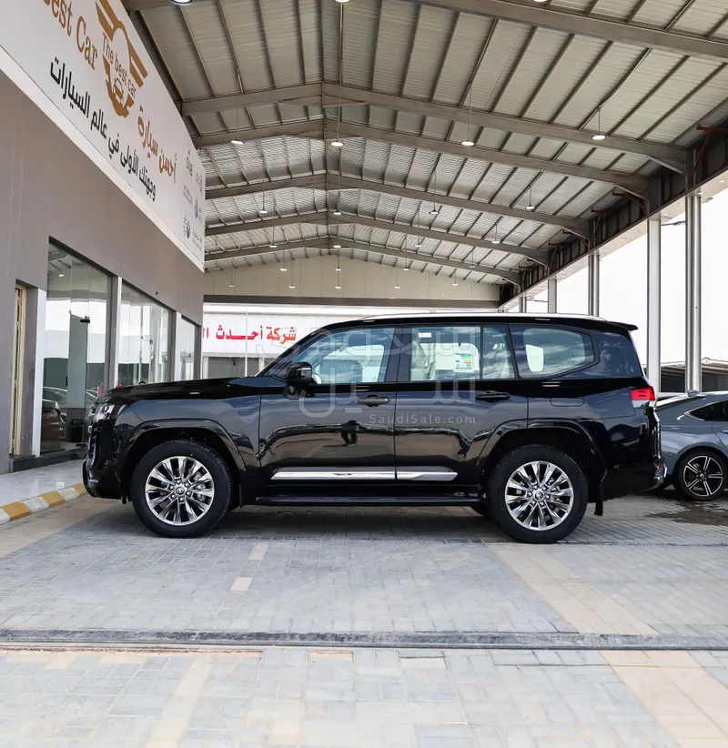 2025 تويوتا لاند كروزر جي اكس ار4