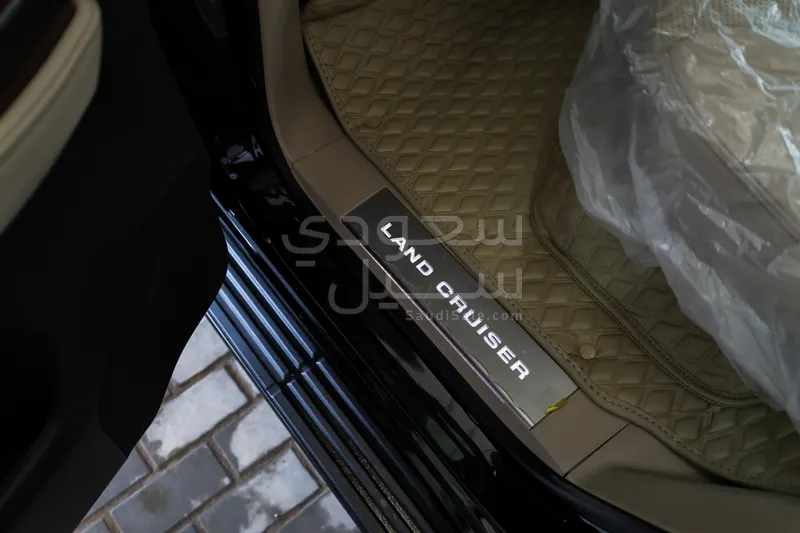 2025 تويوتا لاند كروزر جي اكس ار4